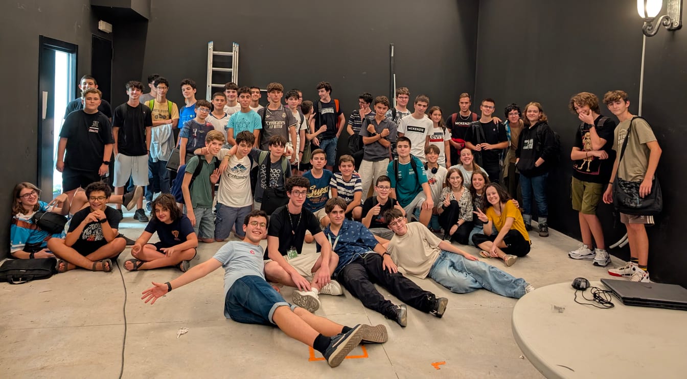 Teen participants pose together for a group photo at Daydream Valencia game jam hackathon.