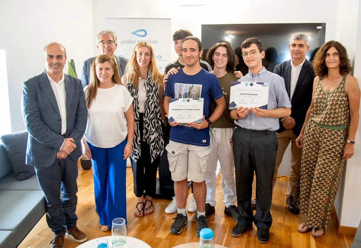 Daniel Negre receives the goCalp first-prize award from Global Omnium in Calpe.